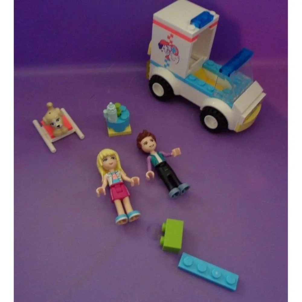 Lego Friends 41694 Pet Clinic Ambulance with Minifigures
